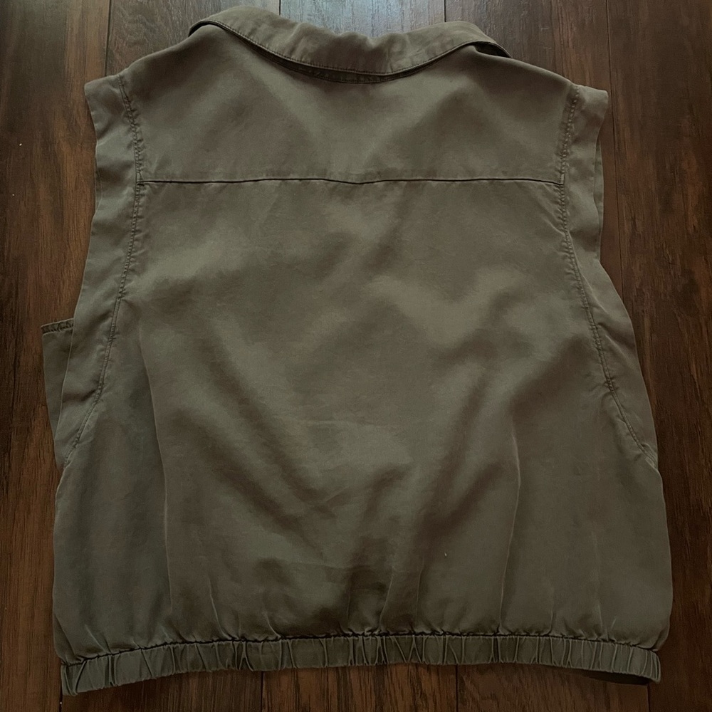 Evereve Olive Green Button-Down Shirt | Twist Tie Front Notched Collar | Size L - Picture 5 of 9